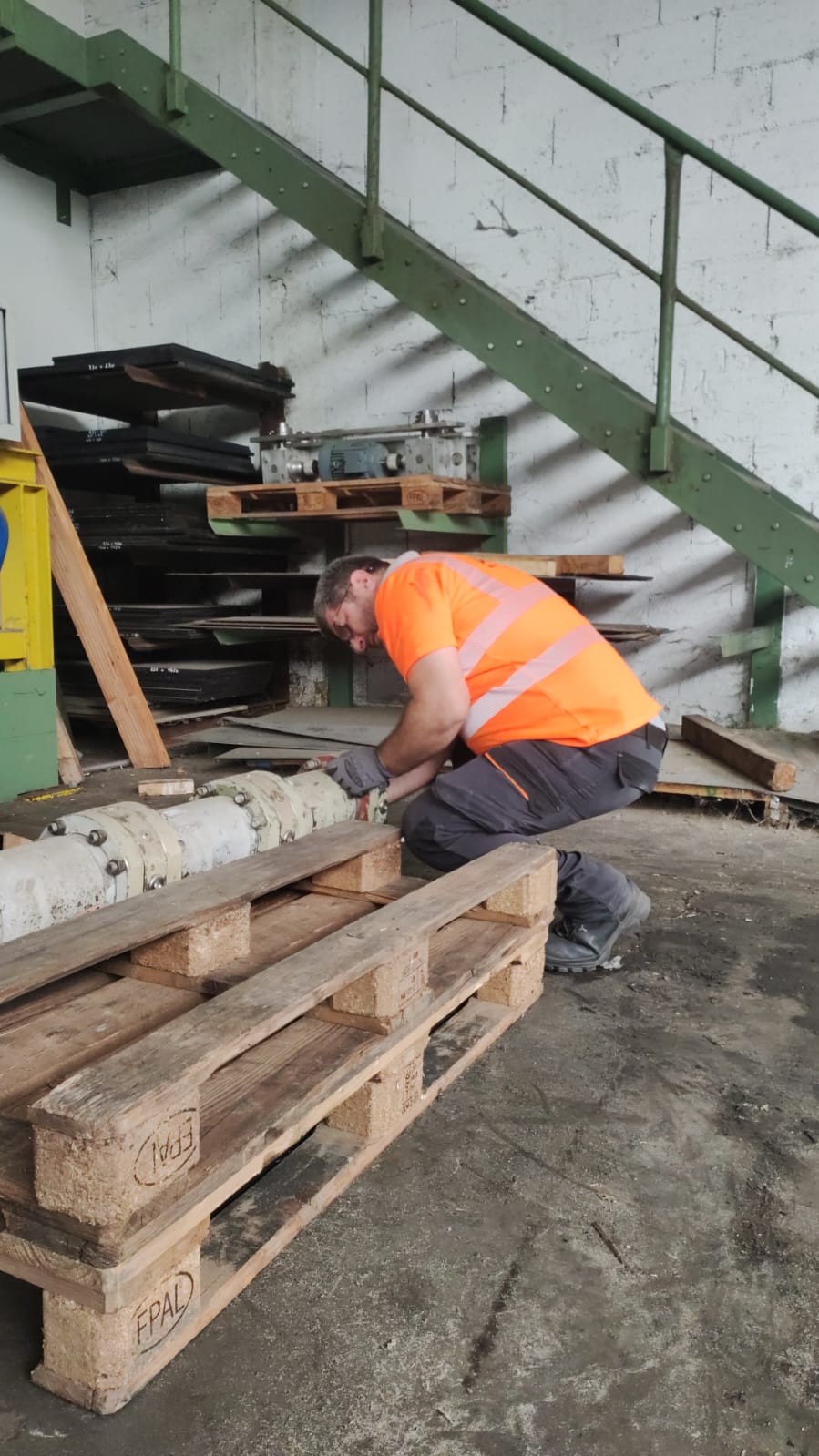 Heavy Metal Structure Erection